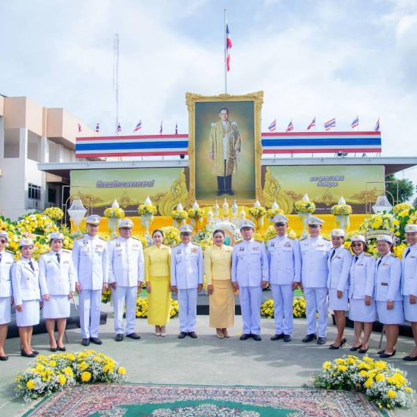 สำนักงานปศุสัตว์อำเภอเมือง ร่วมพิธีทำบุญตักบาตรถวายเป็นพระราชกุศลและวางพวงมาลาเนื่องใน “วันนวมินทรมหาราช” 13 ตุลาคม 2568